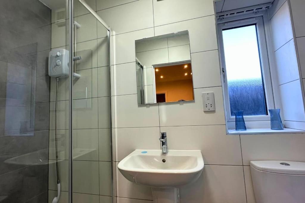 Modern 2 Bedroom