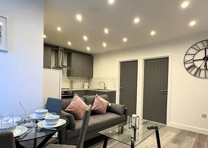 Modern 2 Bedroom Apartment