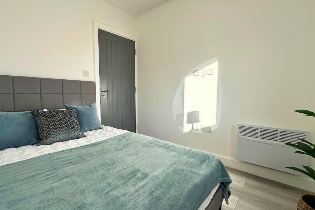 Modern 2 Bedroom Apartment